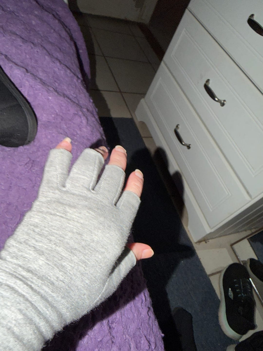 Customer wearing gray compression gloves